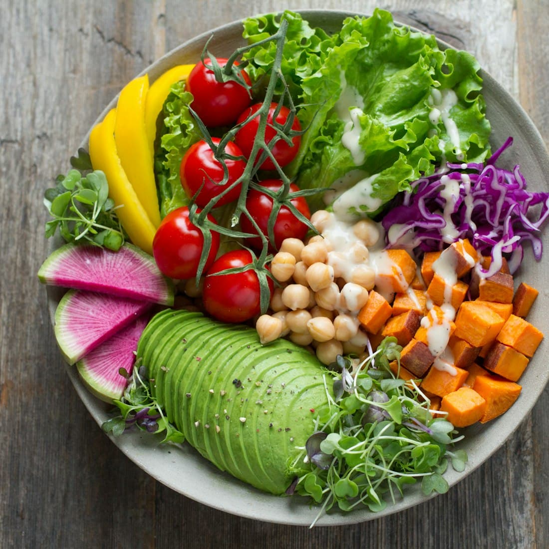 A colourful vegetable and avocado bowl